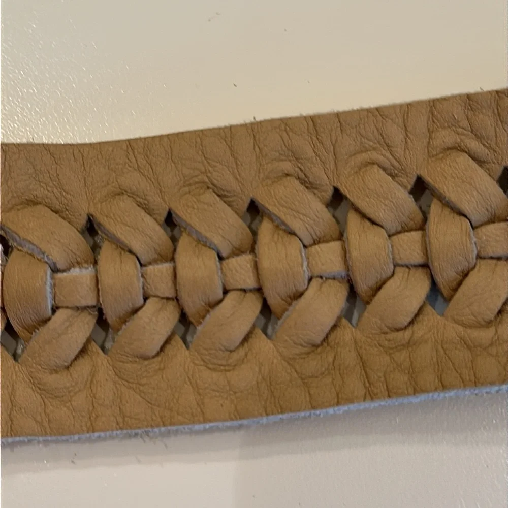 New LEATHEROCK Beaded Tan Leather Belt. Size L37.